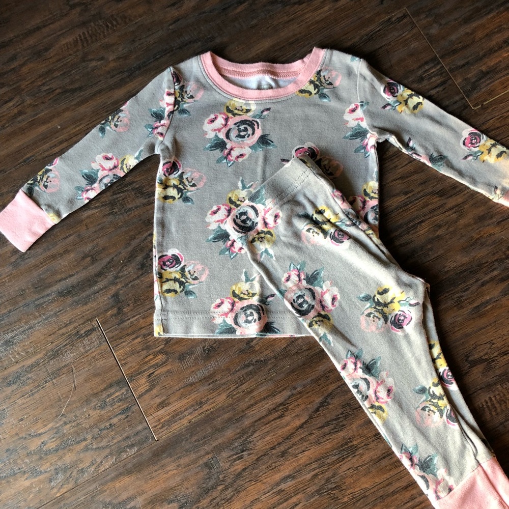 Old Navy 12-18 m pajama set